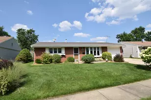 314 E Streamwood Blvd, Streamwood, IL 60107 - Photo 1