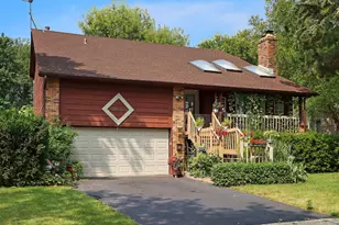 1400 N Pepper Tree Dr, Palatine, IL 60067 - Photo 1