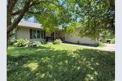 220 S Hossack Street, Seneca, IL 61360 - Photo 1