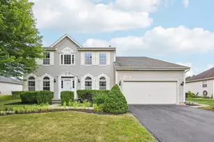 549 Sparrow Ct, Lindenhurst, IL 60046 - Photo 1