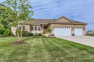 112 Farmstead Ct, McHenry, IL 60050 - Photo 1