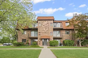 113 W Brandon Ct, Palatine, IL 60067 - Photo 1