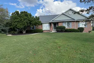 712 S Moccasin Dr, Shabbona, IL 60550 - Photo 1