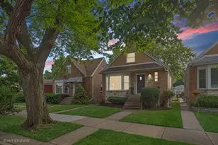 5406 N Mulligan Ave, Chicago, IL 60630 - Photo 1