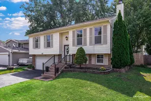 469 Glenmore Pl, Roselle, IL 60172 - Photo 1