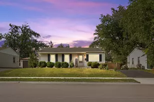 124 Bernard Dr, Buffalo Grove, IL 60089 - Photo 1