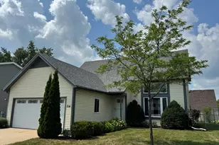 214 N Park Blvd, Streamwood, IL 60107 - Photo 1