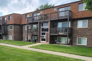 117 Boardwalk St, Elk Grove Village, IL 60007 - Photo 1