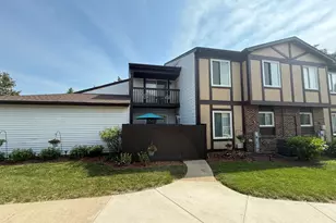 25 Fernwood Dr, Bolingbrook, IL 60440 - Photo 1