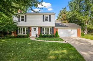 106 S Stratford Rd, Arlington Heights, IL 60004 - Photo 1