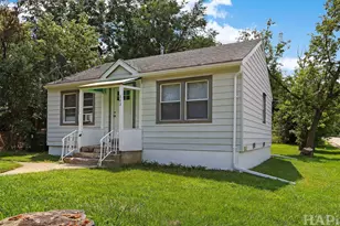 303 N Bernice Ct, Round Lake, IL 60073 - Photo 1