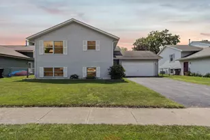 620 W 7th St, Belvidere, IL 61008 - Photo 1