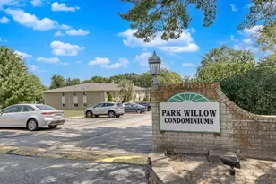 550 Chase Dr, Clarendon Hills, IL 60514 - Photo 1