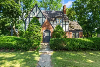 526 W Jackson Street, Woodstock, IL 60098 - Photo 1