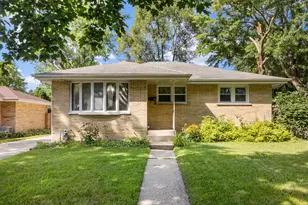 312 N Shaddle Ave, Mundelein, IL 60060 - Photo 1