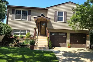 109 Commonwealth Dr, Bolingbrook, IL 60440 - Photo 1