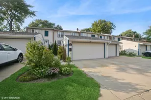 238 Clearbrook Ln, Bloomingdale, IL 60108 - Photo 1