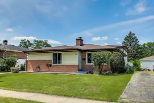 396 Stone Pl, Wheeling, IL 60090 - Photo 1