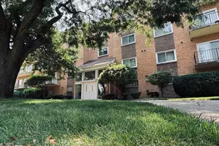 9620 S Komensky Ave, Oak Lawn, IL 60453 - Photo 1