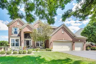 705 Porter Cir, Lindenhurst, IL 60046 - Photo 1