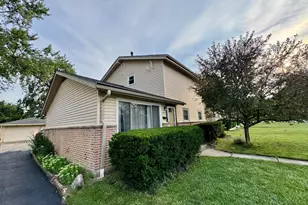 543 W Rose Ave, Addison, IL 60101 - Photo 1
