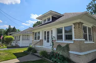 25 S Lord St, Carpentersville, IL 60110 - Photo 1