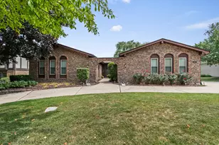 923 S Stonehedge Ln, Palatine, IL 60067 - Photo 1