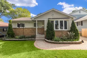 261 N Shaddle Ave, Mundelein, IL 60060 - Photo 1