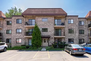 5511 Chateau Dr, Rolling Meadows, IL 60008 - Photo 1