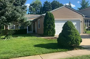 714 N Lakeside Dr, Vernon Hills, IL 60061 - Photo 1