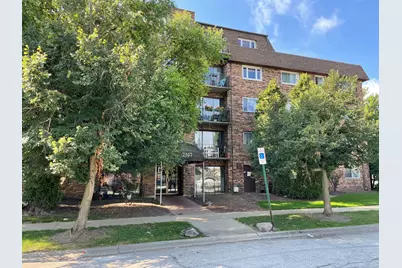 7117 W 93rd Street #401, Oak Lawn, IL 60453 - Photo 1