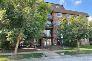 7117 W 93rd St, Oak Lawn, IL 60453 - Photo 1