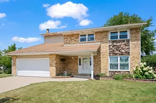 1072 Worthington Dr, Hoffman Estates, IL 60169 - Photo 1