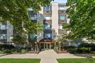 201 S Maple Ave, Oak Park, IL 60302 - Photo 1