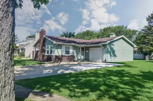 7 W Garden Ave, Pontiac, IL 61764 - Photo 1