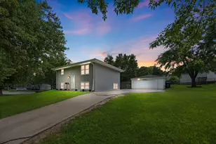 226 Barbara Ln, Steger, IL 60475 - Photo 1