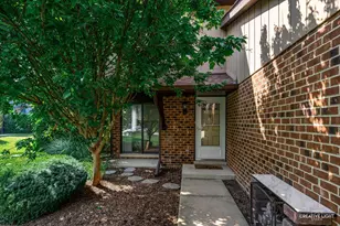 1542 Blackburn St, Wheaton, IL 60189 - Photo 1