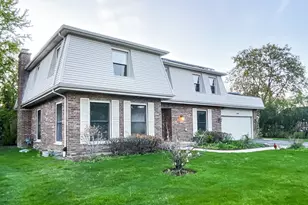 1640 Barry Ln, Glenview, IL 60025 - Photo 1