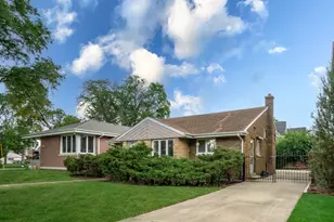 1625 S Ashland Ave, Park Ridge, IL 60068 - Photo 1