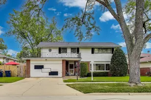 511 Bedford Ln, Des Plaines, IL 60016 - Photo 1
