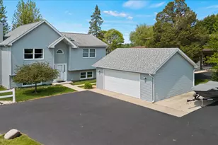 1905 E Grand Ave, Lindenhurst, IL 60046 - Photo 1