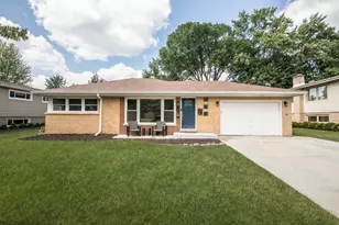 302 S Patton Ave, Arlington Heights, IL 60005 - Photo 1