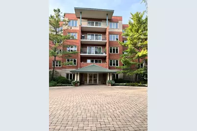 3900 W Bryn Mawr Avenue #208, Chicago, IL 60659 - Photo 1