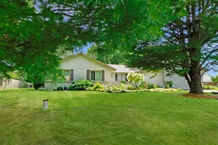 428 Pheon Dr, Rockton, IL 61072 - Photo 1