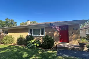 1317 N Mitchell Ave, Arlington Heights, IL 60004 - Photo 1