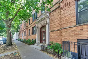 527 W Surf St, Chicago, IL 60657 - Photo 1