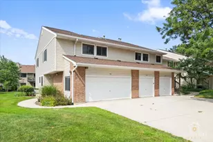 992 Hidden Lake Dr, Buffalo Grove, IL 60089 - Photo 1