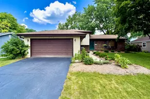 541 Chippewa Trail, Carol Stream, IL 60188 - Photo 1