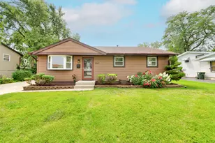 2547 Forest Glen Pkwy, Woodridge, IL 60517 - Photo 1