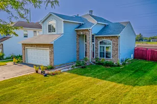 372 Millwood Dr, Bartlett, IL 60103 - Photo 1